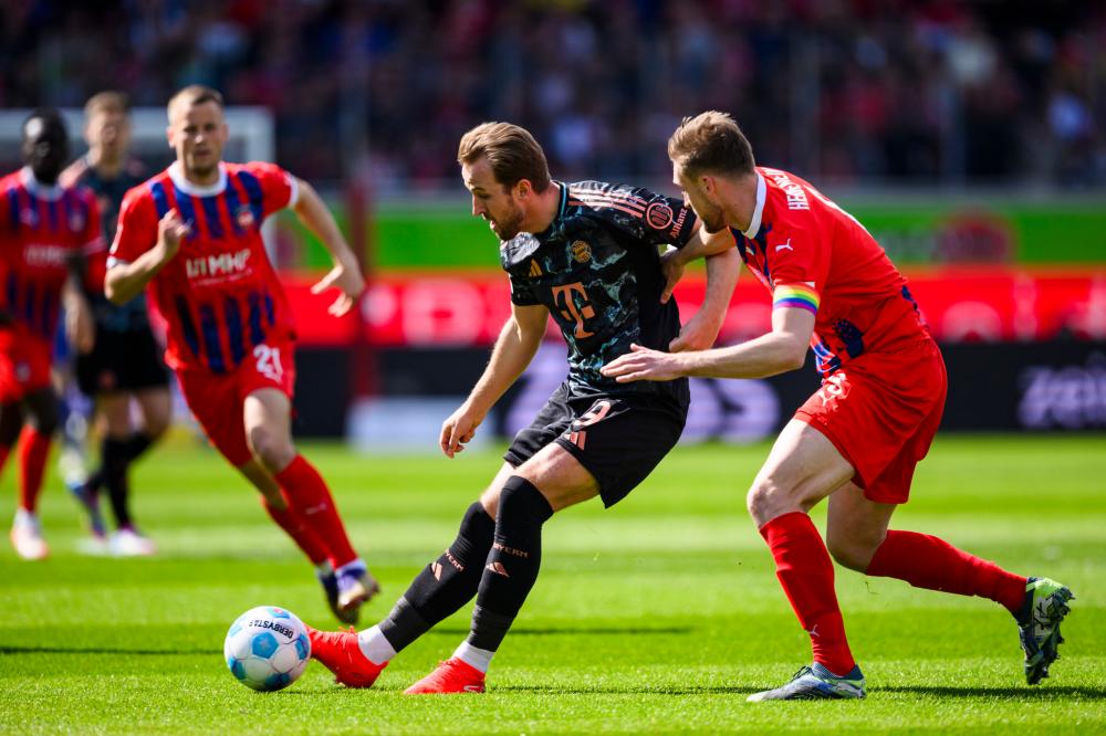 曼联和西汉姆希望能在今天敲定万-比萨卡的交易.